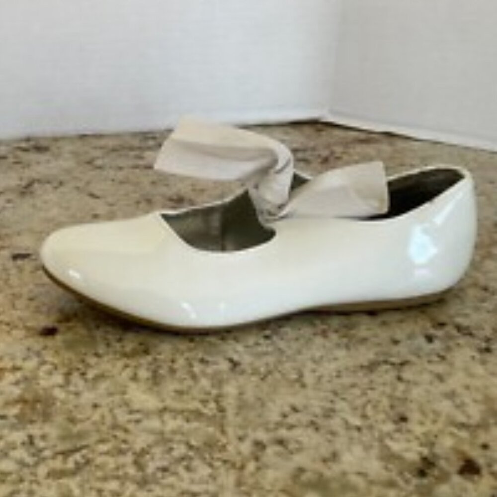 Kenneth Cole Rose Tie Dress Shoes White Patent